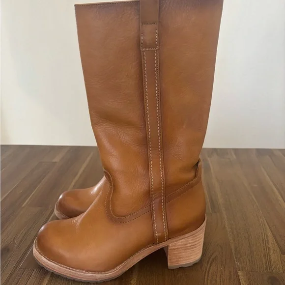 Chic Tan Heeled Boots - Picture 4 of 7